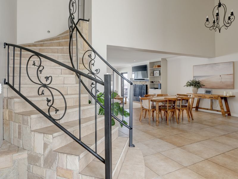 Executive Lagoon-View Home in Prestigious Location - Photo 3