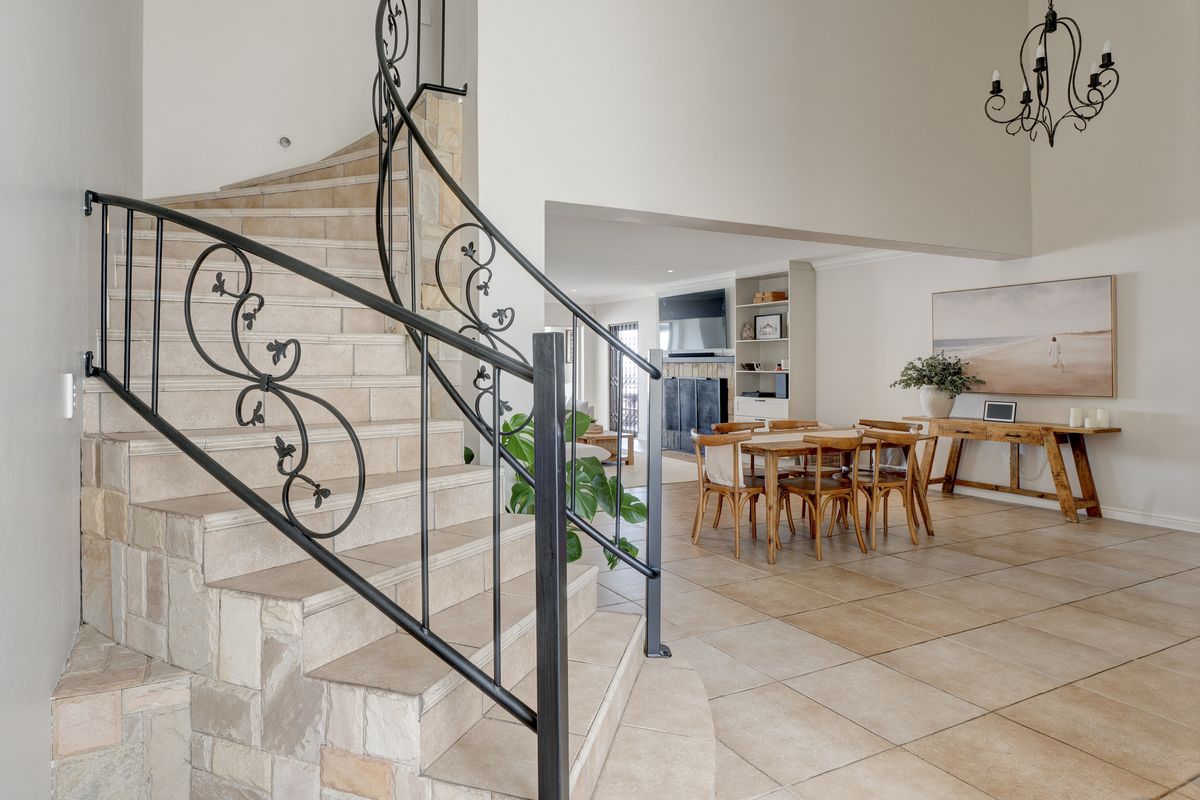 Executive Lagoon-View Home in Prestigious Location - Photo 3