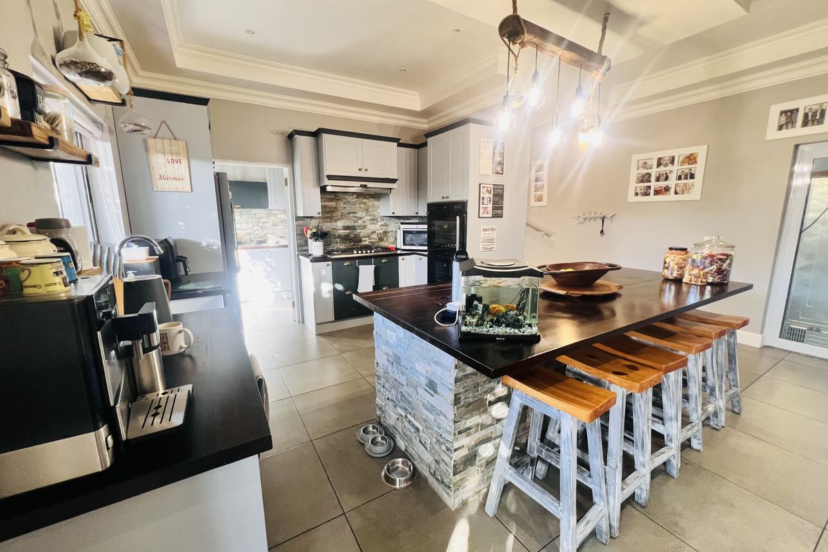 Family Home Located Close to Shark Bay - Photo 5