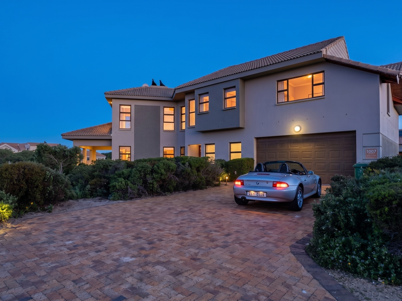 Lagoon views, secure estate and fairway access - Photo 1