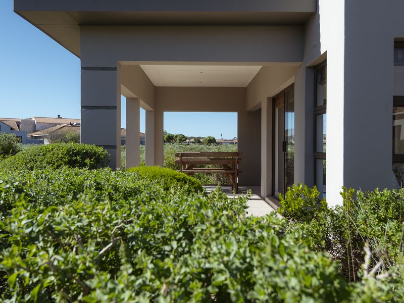 Lagoon views, secure estate and fairway access - Photo 2