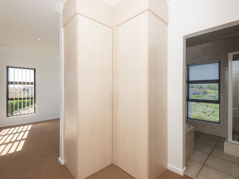 Lagoon views, secure estate and fairway access - Photo 8