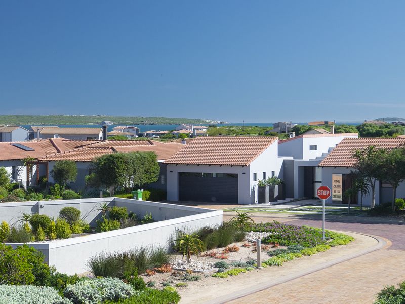 Lagoon views, secure estate and fairway access - Photo 3