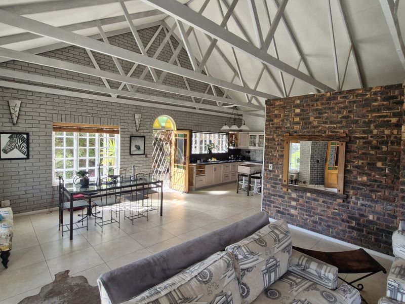 Spacious Facebrick Home with Flatlet in Cul-de-Sac - Photo 6