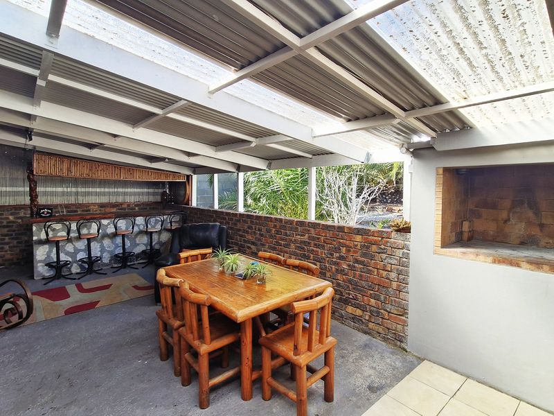 Spacious Facebrick Home with Flatlet in Cul-de-Sac - Photo 10