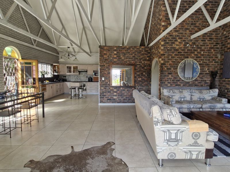 Spacious Facebrick Home with Flatlet in Cul-de-Sac - Photo 8
