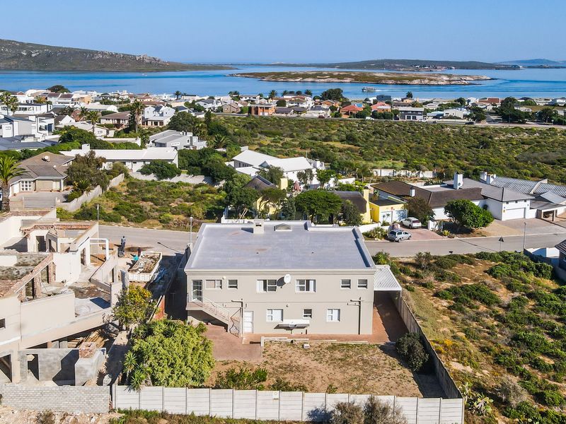 A classic Middedorp home with a view you won’t get tired of... - Photo 2