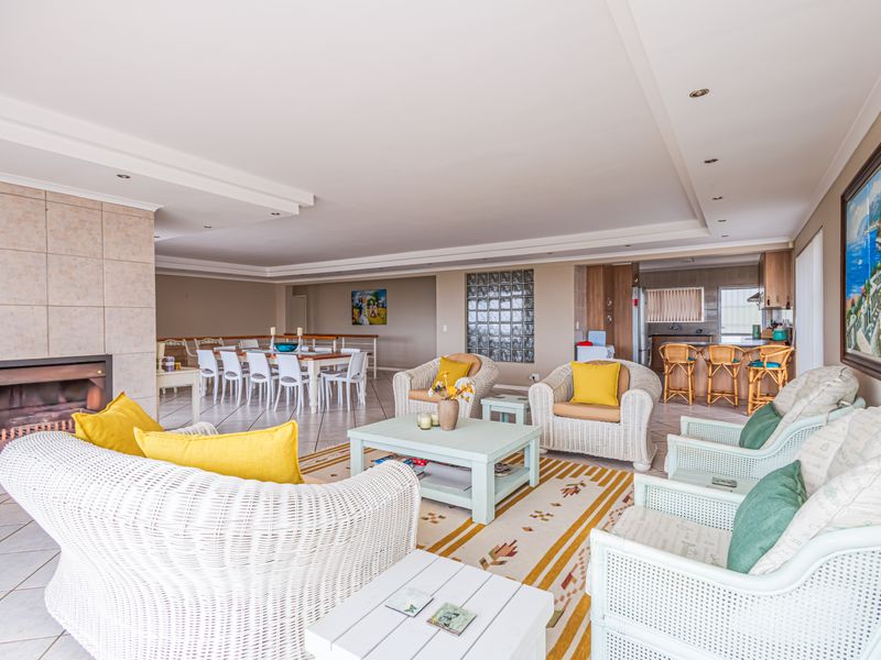 A classic Middedorp home with a view you won’t get tired of... - Photo 6