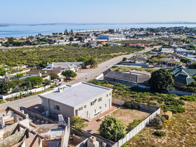 A classic Middedorp home with a view you won’t get tired of... - Photo 4