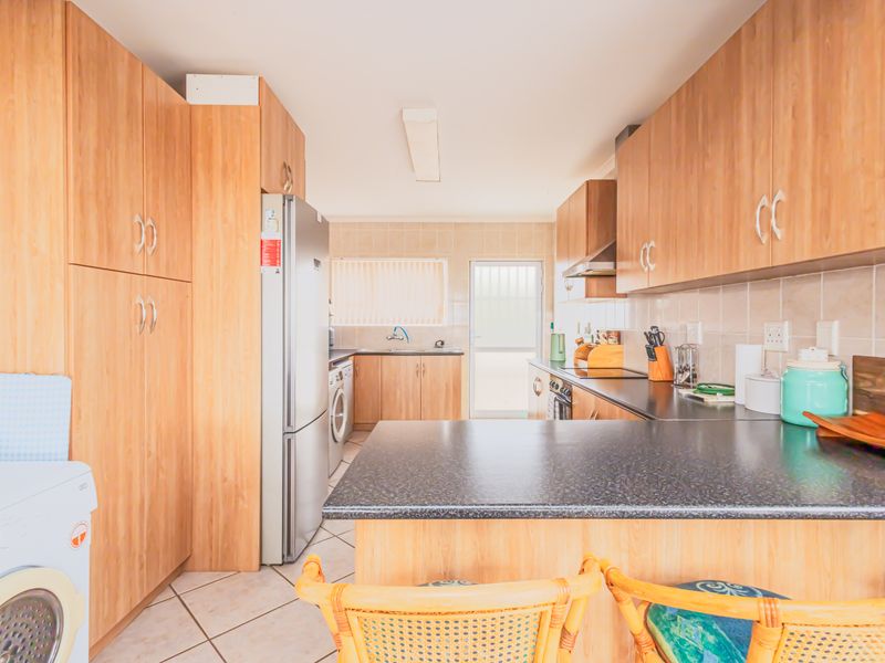 A classic Middedorp home with a view you won’t get tired of... - Photo 9