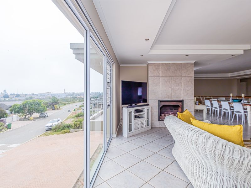 A classic Middedorp home with a view you won’t get tired of... - Photo 8