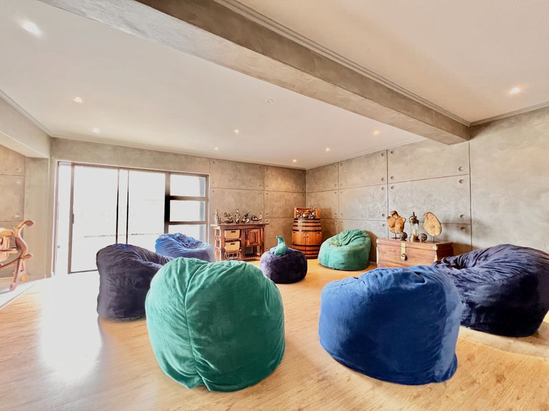 North Facing Family Home with Flatlet in Myburgh Park - Photo 10