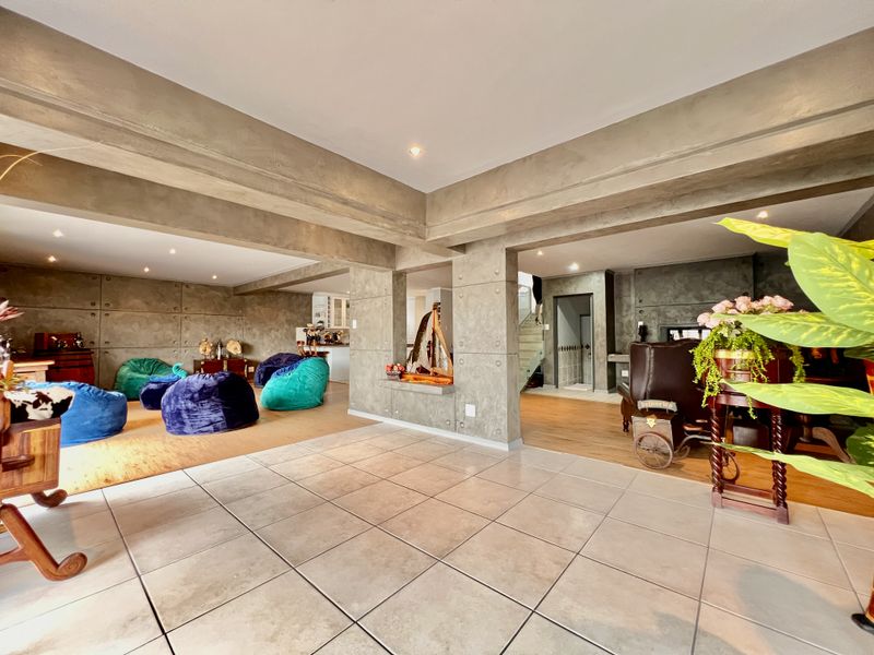 North Facing Family Home with Flatlet in Myburgh Park - Photo 8