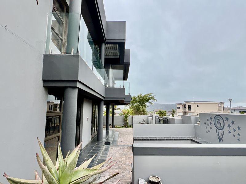 North Facing Family Home with Flatlet in Myburgh Park - Photo 6