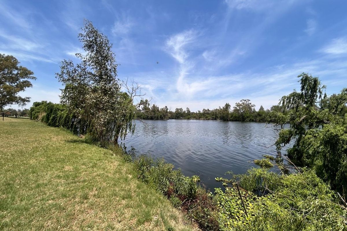 Vacant stand for sale - Photo 2