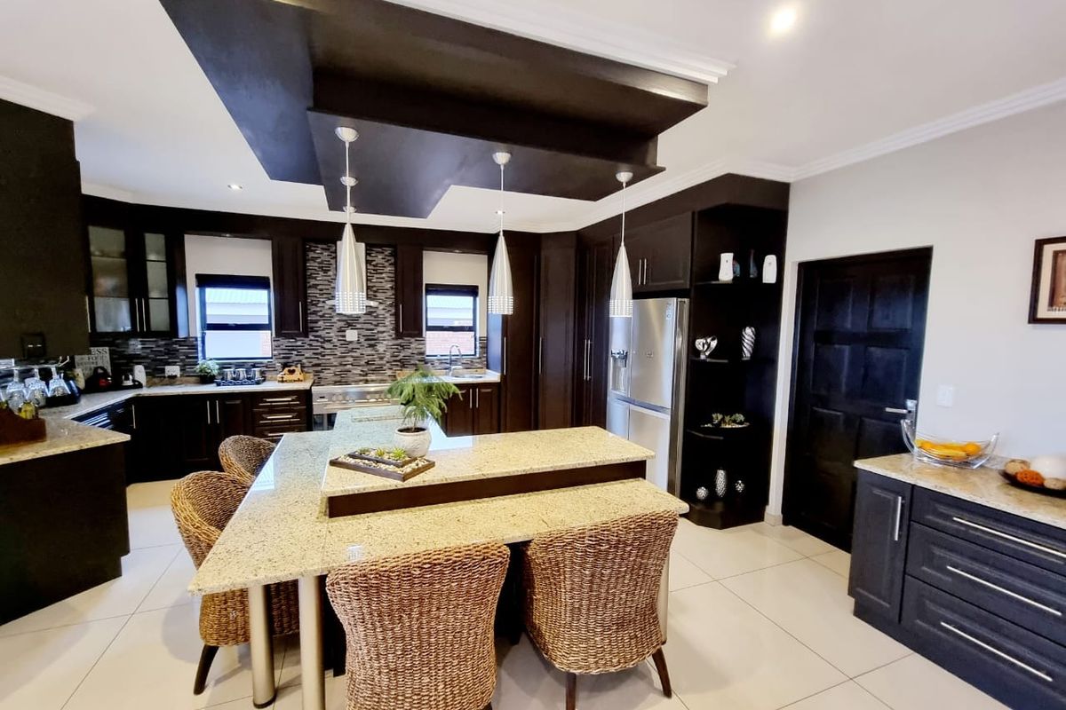 4 Bedroom spectacular home for sale - Photo 5