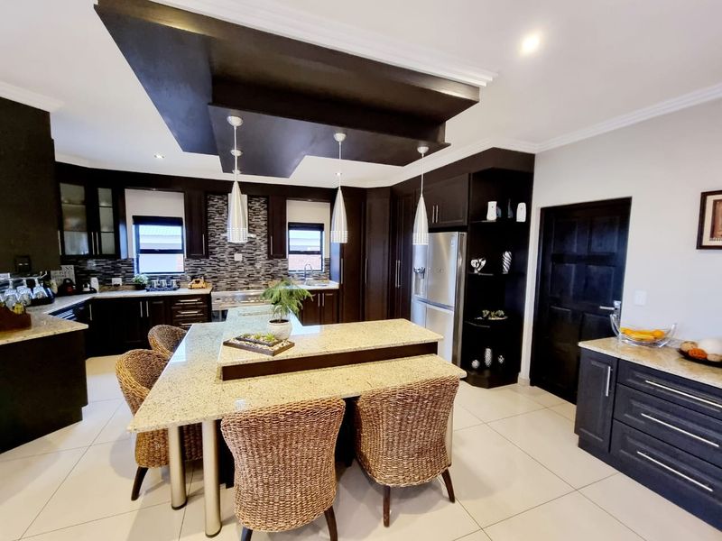 4 Bedroom spectacular home for sale - Photo 5