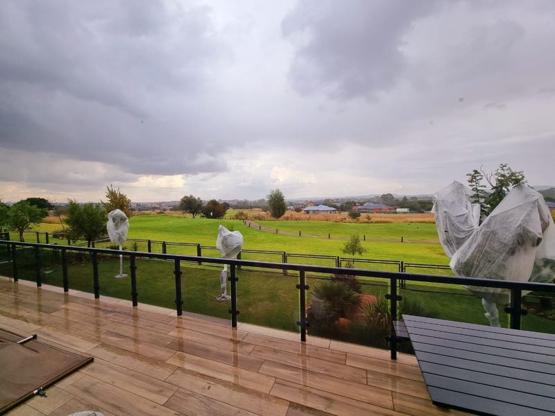 4 Bedroom spectacular home for sale - Photo 10