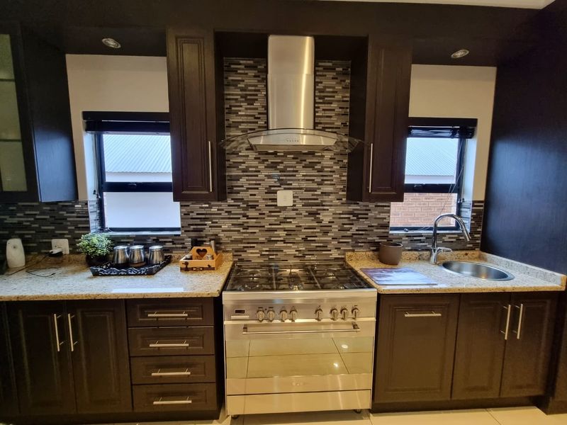 4 Bedroom spectacular home for sale - Photo 6