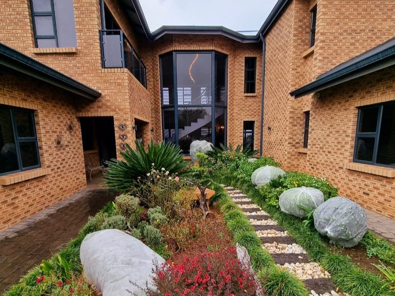 4 Bedroom spectacular home for sale - Photo 2