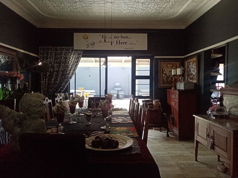 Charming Newly Renovated Home with Modern Touches! - Photo 5