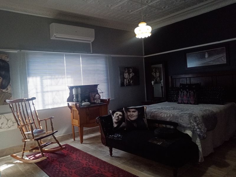 Charming Newly Renovated Home with Modern Touches! - Photo 7