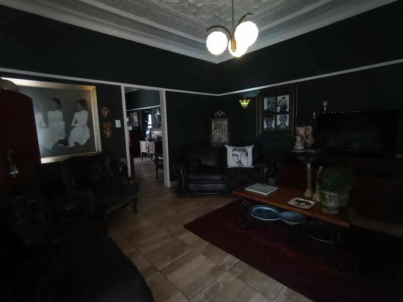 Charming Newly Renovated Home with Modern Touches! - Photo 4