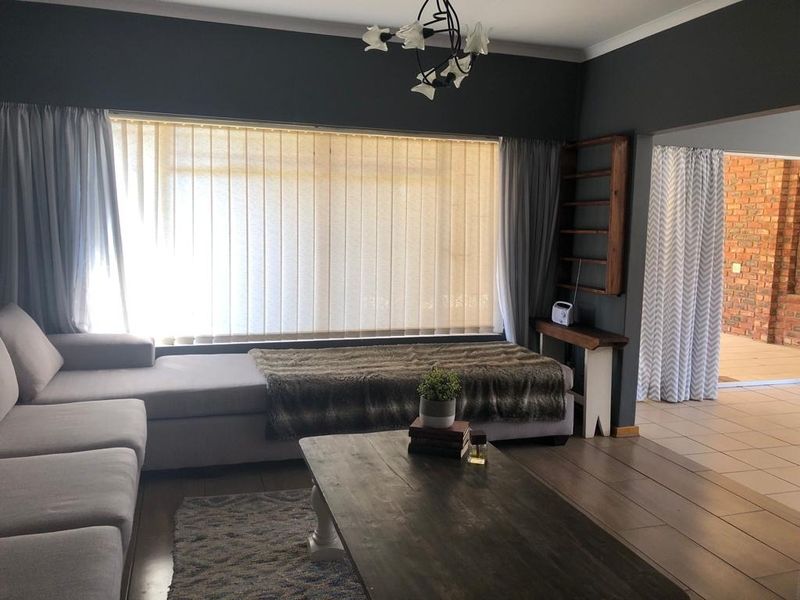 Family home in sought after area For Sale! - Photo 10