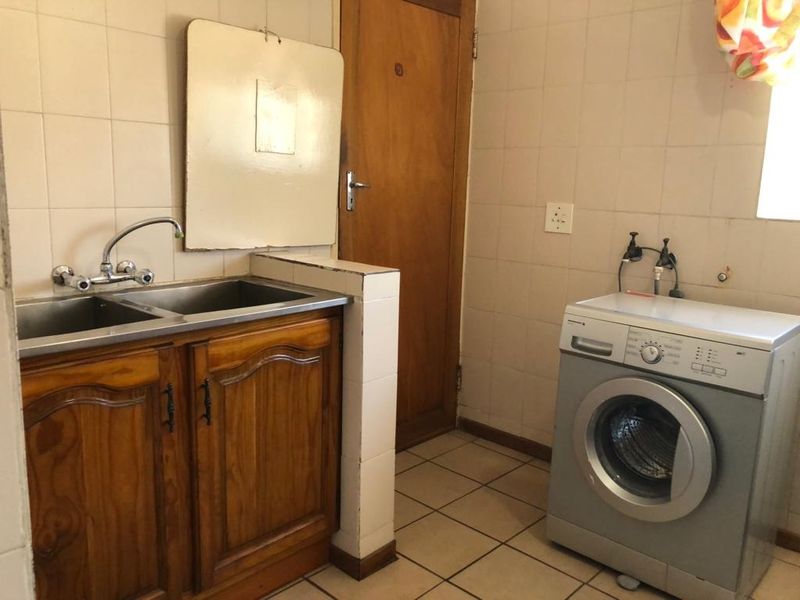 Family home in sought after area For Sale! - Photo 9