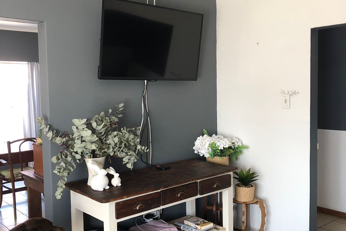 Family home in sought after area For Sale! - Photo 3