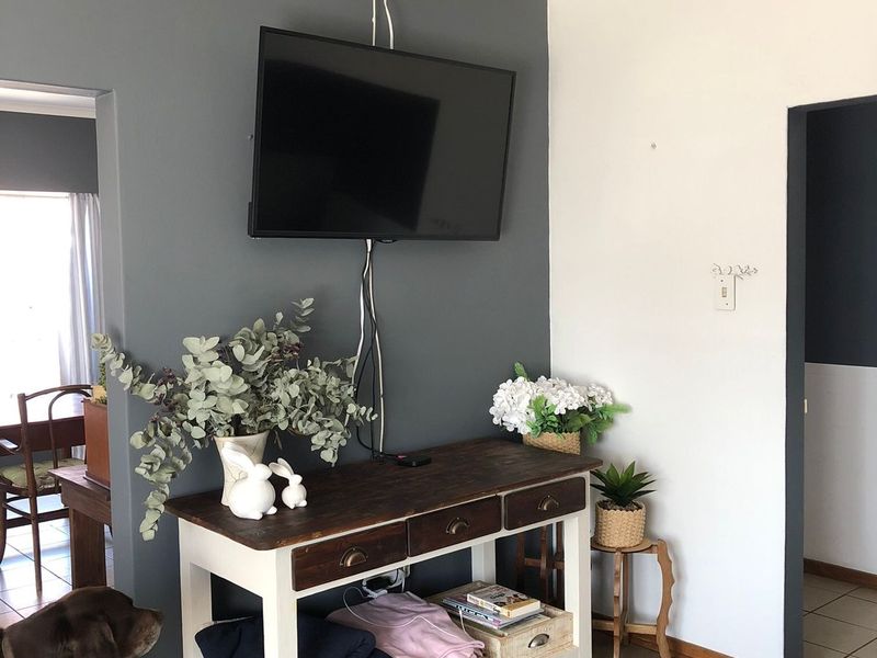 Family home in sought after area For Sale! - Photo 3