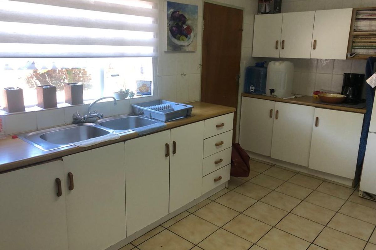 Spacious, Secure Townhouse! - Photo 5