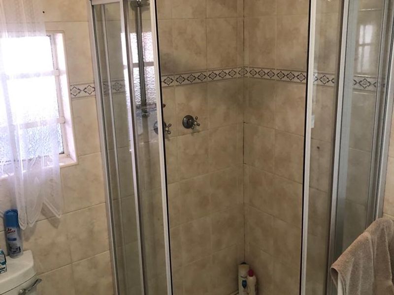 Spacious, Secure Townhouse! - Photo 8