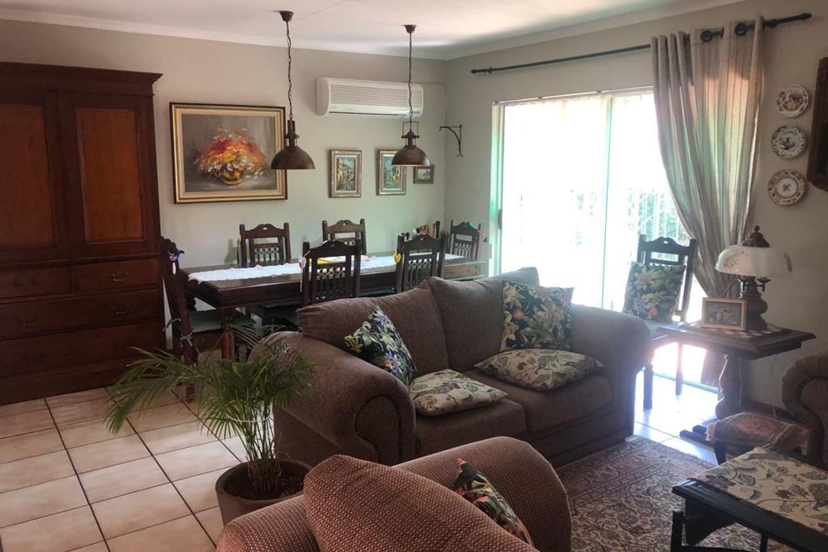 Spacious, Secure Townhouse! - Photo 2