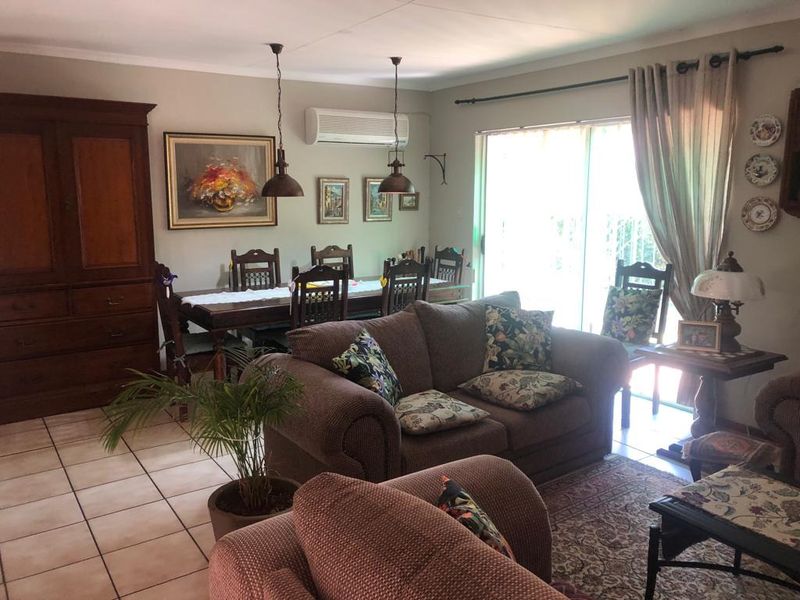 Spacious, Secure Townhouse! - Photo 2