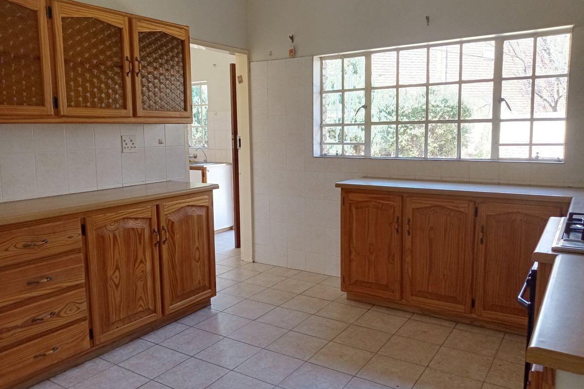 Low maintenance facebrick townhouse For Sale! - Photo 5