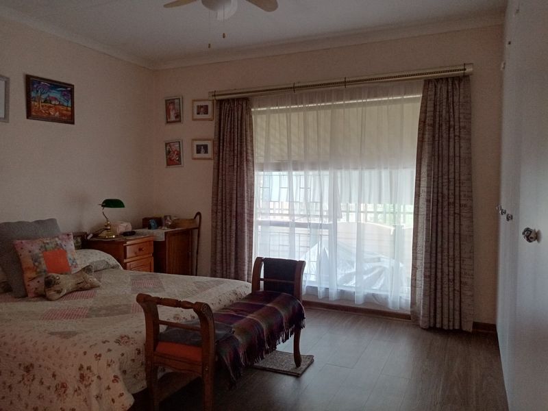 Spacious Riverside Townhouse with Solar Power - Photo 10