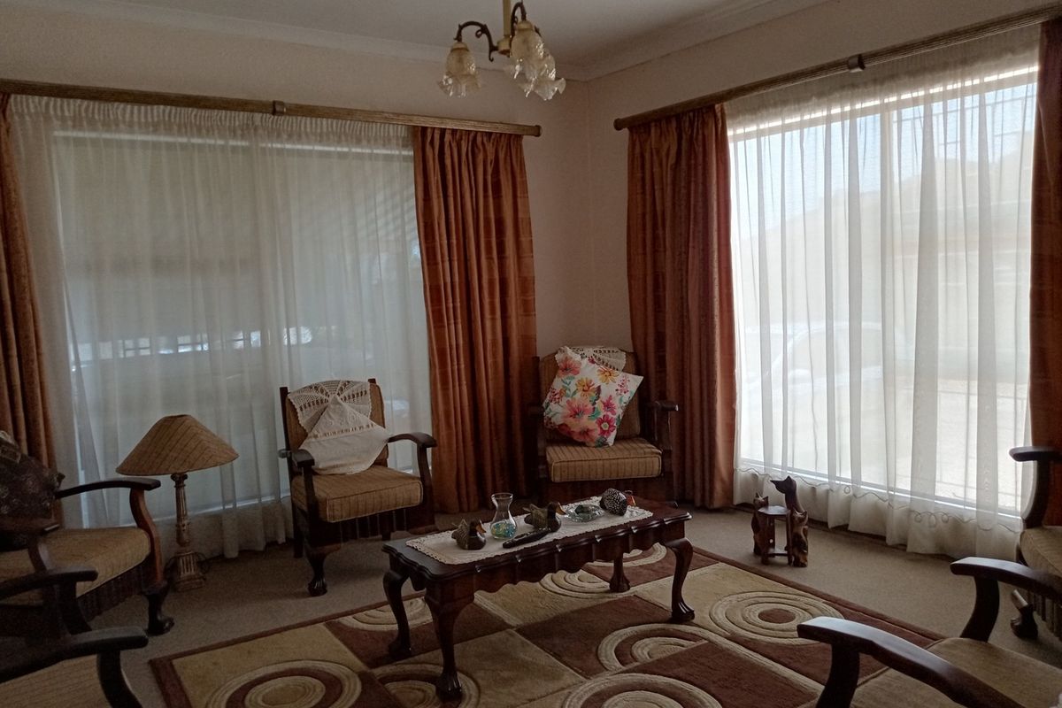 Spacious Riverside Townhouse with Solar Power - Photo 4