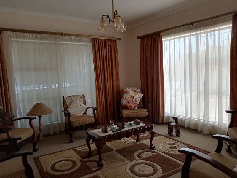 Spacious Riverside Townhouse with Solar Power - Photo 4