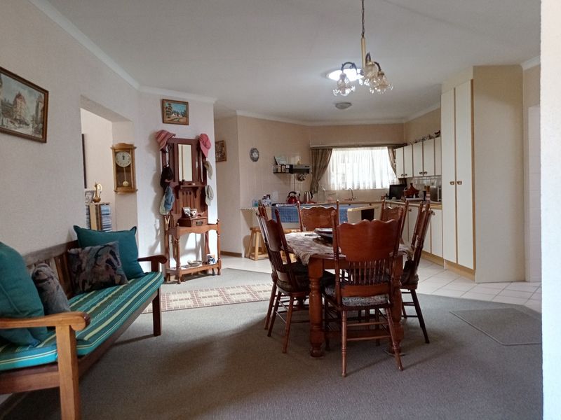 Spacious Riverside Townhouse with Solar Power - Photo 5