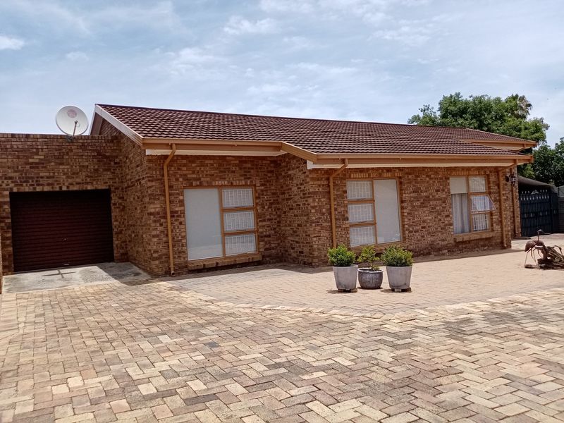 Spacious Riverside Townhouse with Solar Power - Photo 2