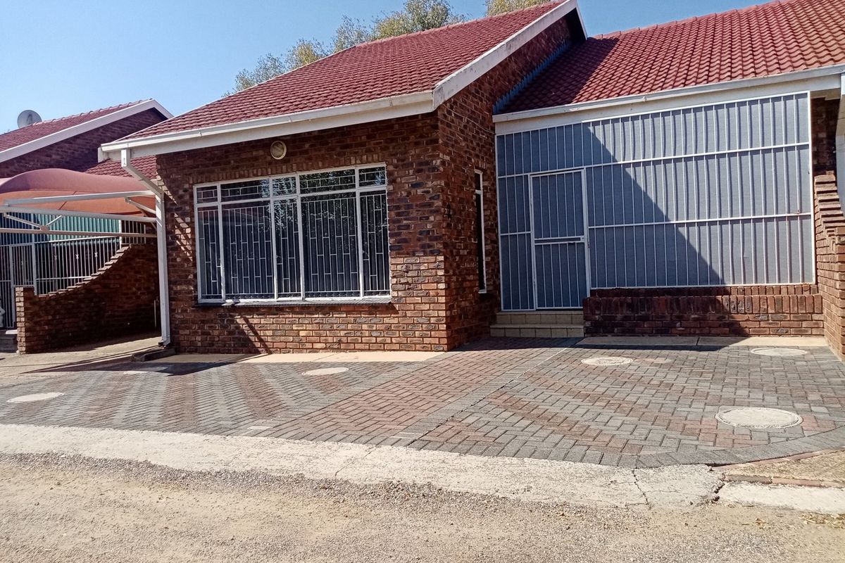 Townhouse for sale!  Walking distance from schools - Photo 2