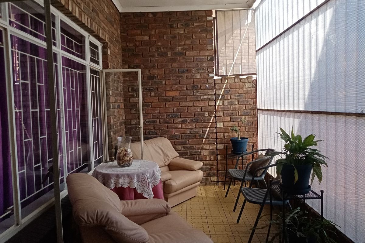 Townhouse for sale!  Walking distance from schools - Photo 3