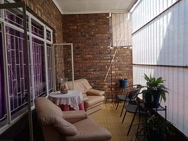 Townhouse for sale!  Walking distance from schools - Photo 3