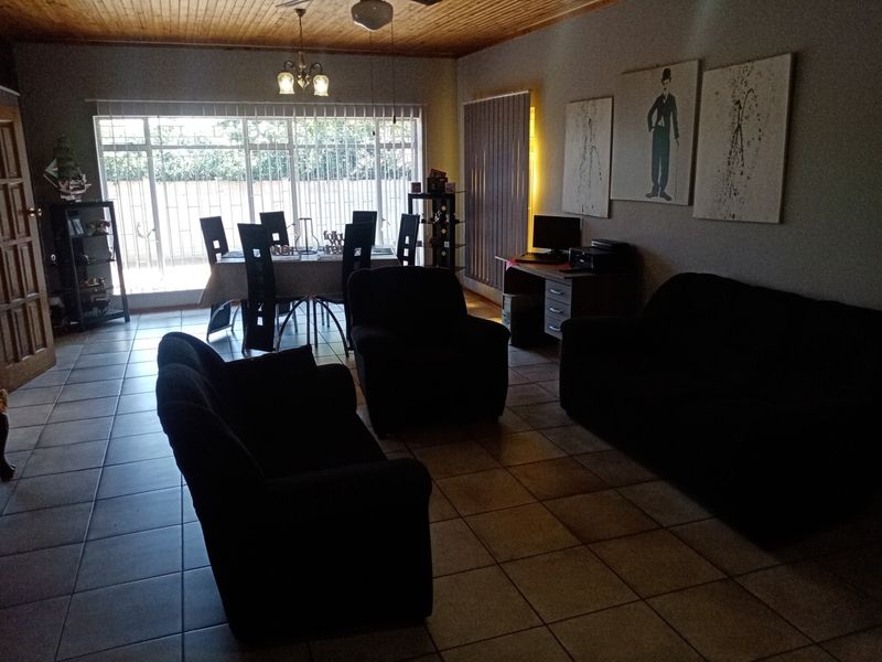 Townhouse for sale!  Walking distance from schools - Photo 4