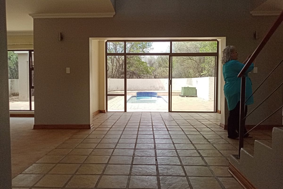 Gated Estate For Sale In Parys - Photo 2
