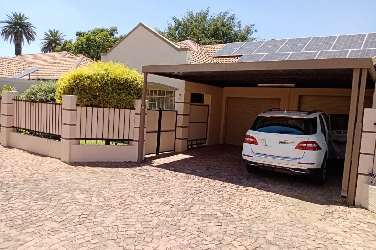 Immaculate 2-Bedroom Townhouse in Sought-After Complex  For Sale!! - Photo 4