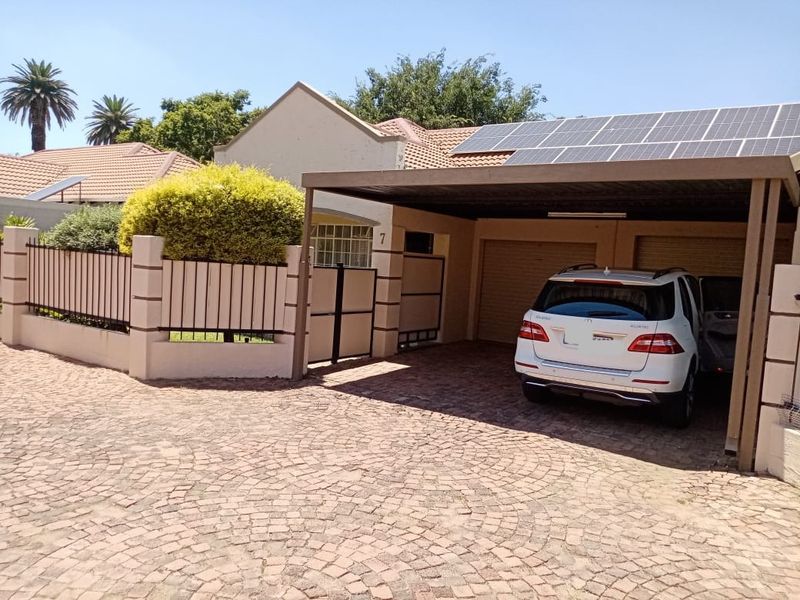 Immaculate 2-Bedroom Townhouse in Sought-After Complex  For Sale!! - Photo 4