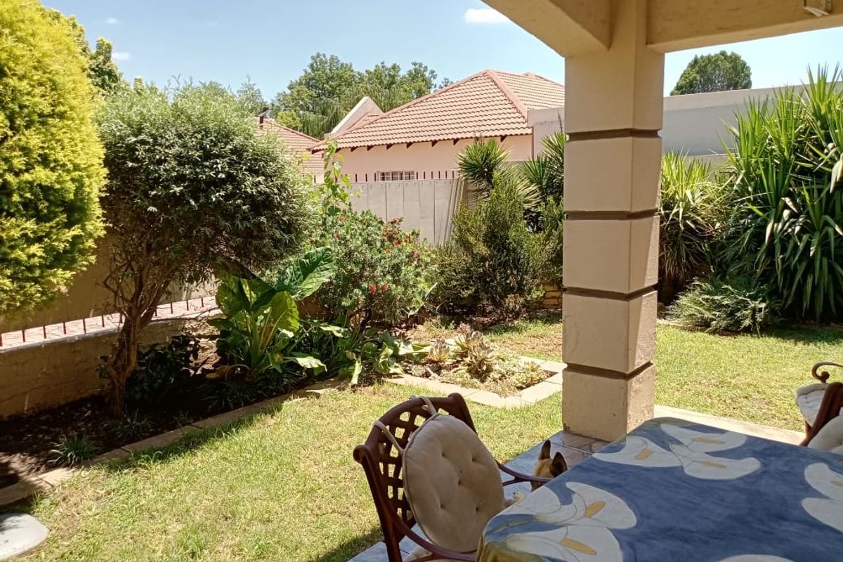 Immaculate 2-Bedroom Townhouse in Sought-After Complex  For Sale!! - Photo 3