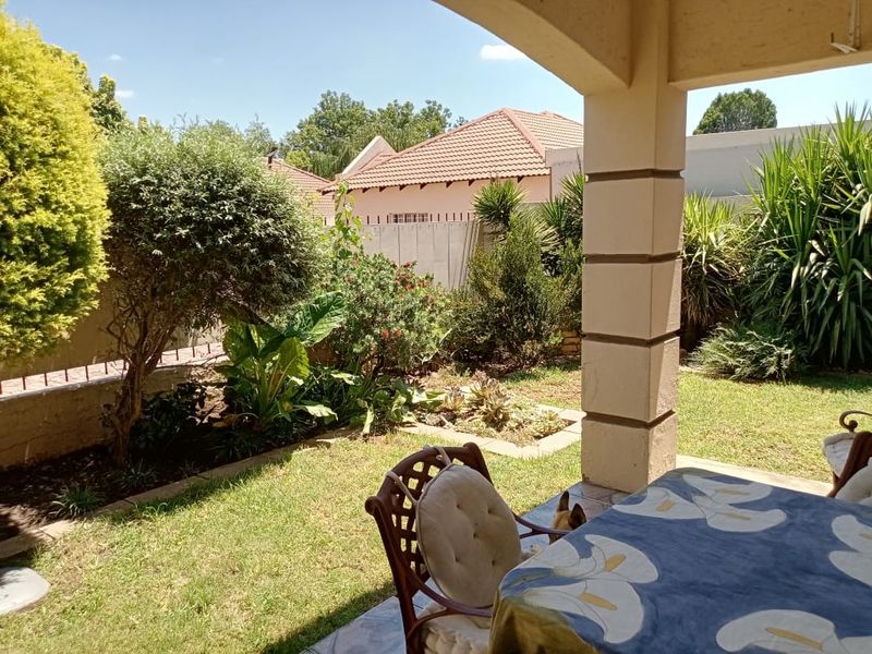 Immaculate 2-Bedroom Townhouse in Sought-After Complex  For Sale!! - Photo 3